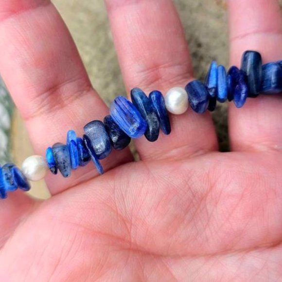 Nature Blue Kyanite Chips White Pearl Adjustable Bracelet - Picture 5 of 10